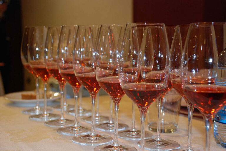 Alle grandi mostre veneziane si beve rosé (amato dai Millennials)