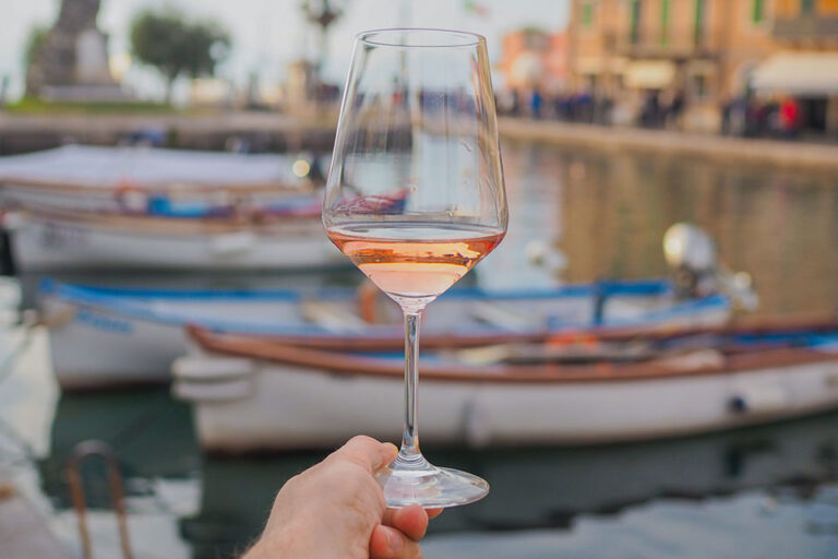 #oggirosa, un brindisi all’estate con il Chiaretto di Bardolino
