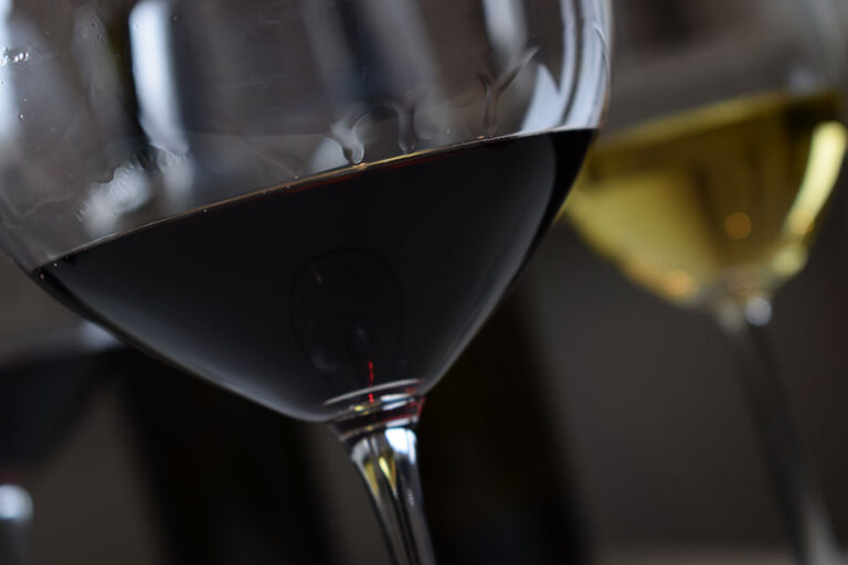 Più della metà del vino toscano vola all’estero