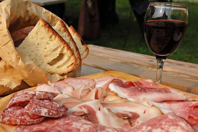 come abbinare il vino ai salumi