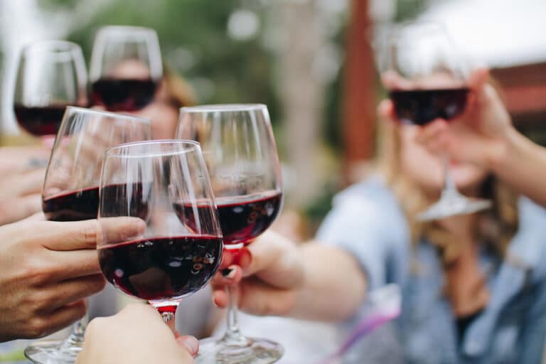 Wine Trends: bollicine, rosé e prodotti green alla ribalta. Vino in cucina? Largo ai dolci