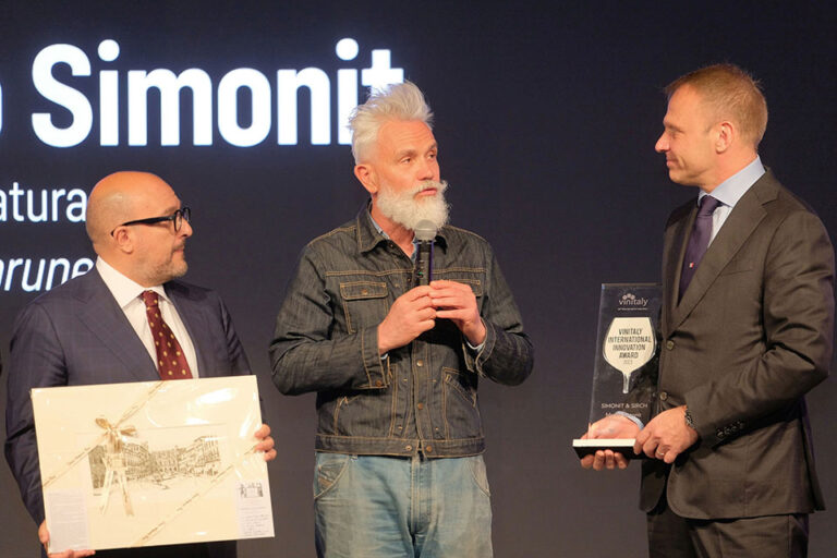 Marco Simonit riceve il Premio Vinitaly International Innovation 2023