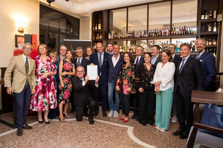 Istituto Grandi Marchi premia James Suckling