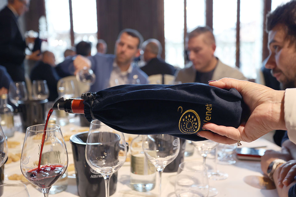 AIS Veneto presenta la nuova guida Vinetia