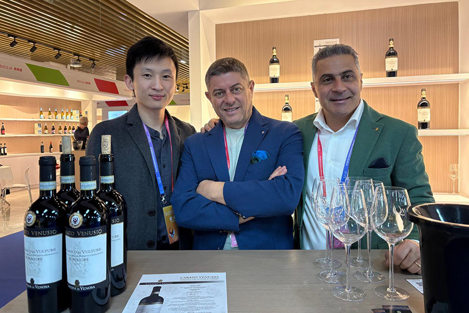 Cantina di Venosa vola in Cina
