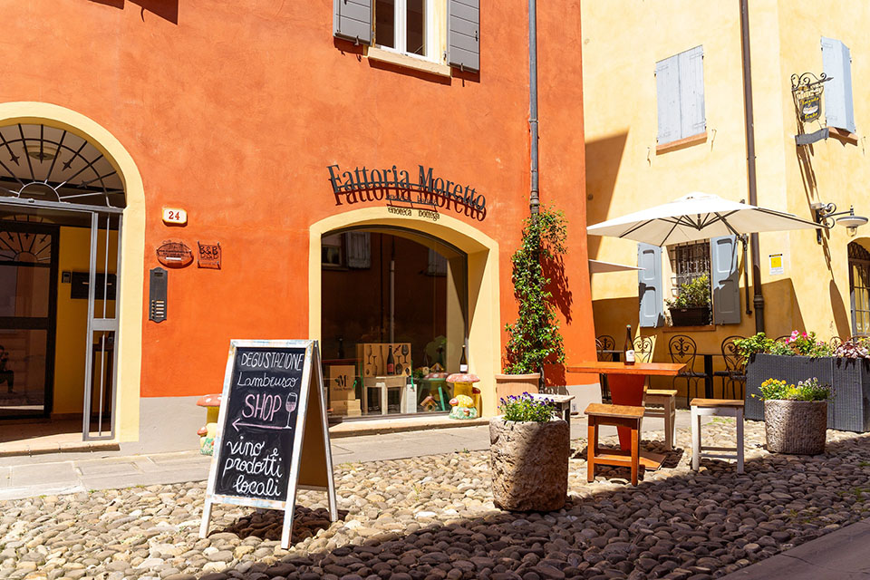 Fattoria Moretto, Lambrusco Grasparossa arrives in the center of Castelvetro